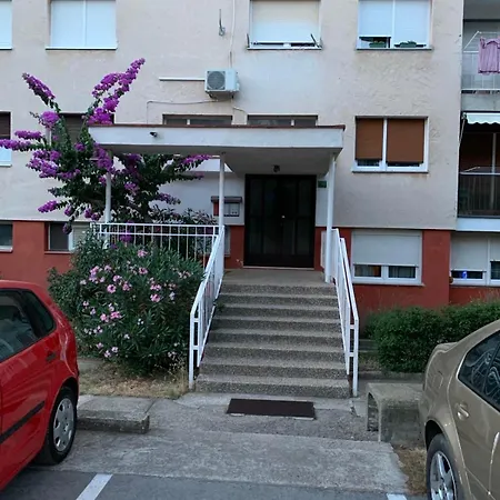 App Karla Apartment Pula Exterior photo
